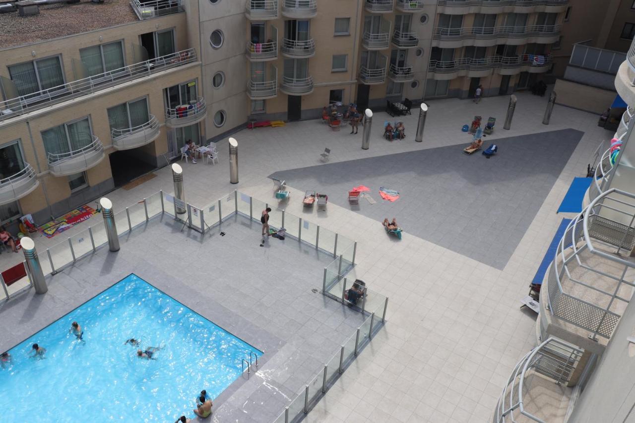 Appartement Met Zeezicht En Verwarmd Zwembad Oostende Eksteriør bilde