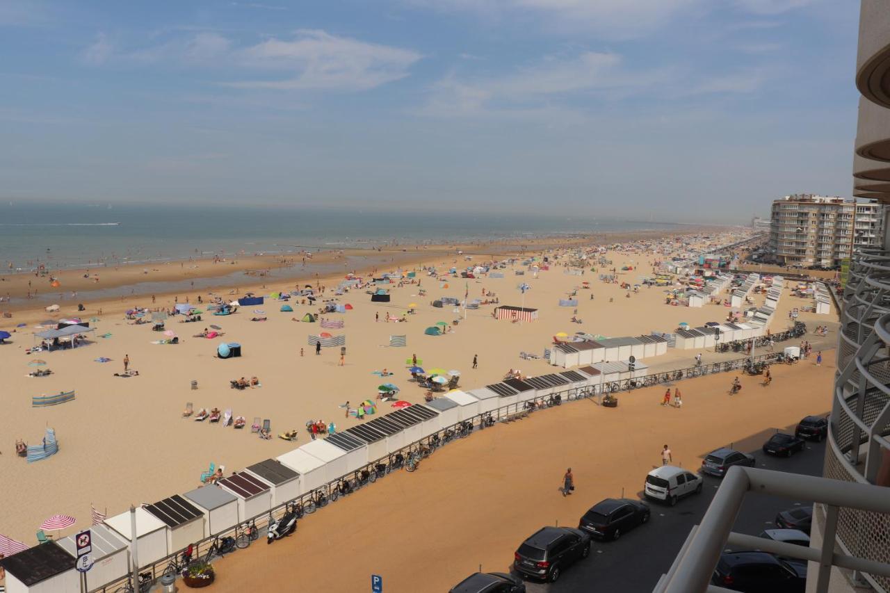 Appartement Met Zeezicht En Verwarmd Zwembad Oostende Eksteriør bilde