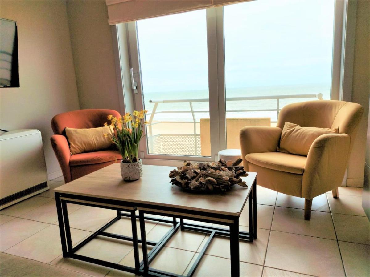 Appartement Met Zeezicht En Verwarmd Zwembad Oostende Eksteriør bilde