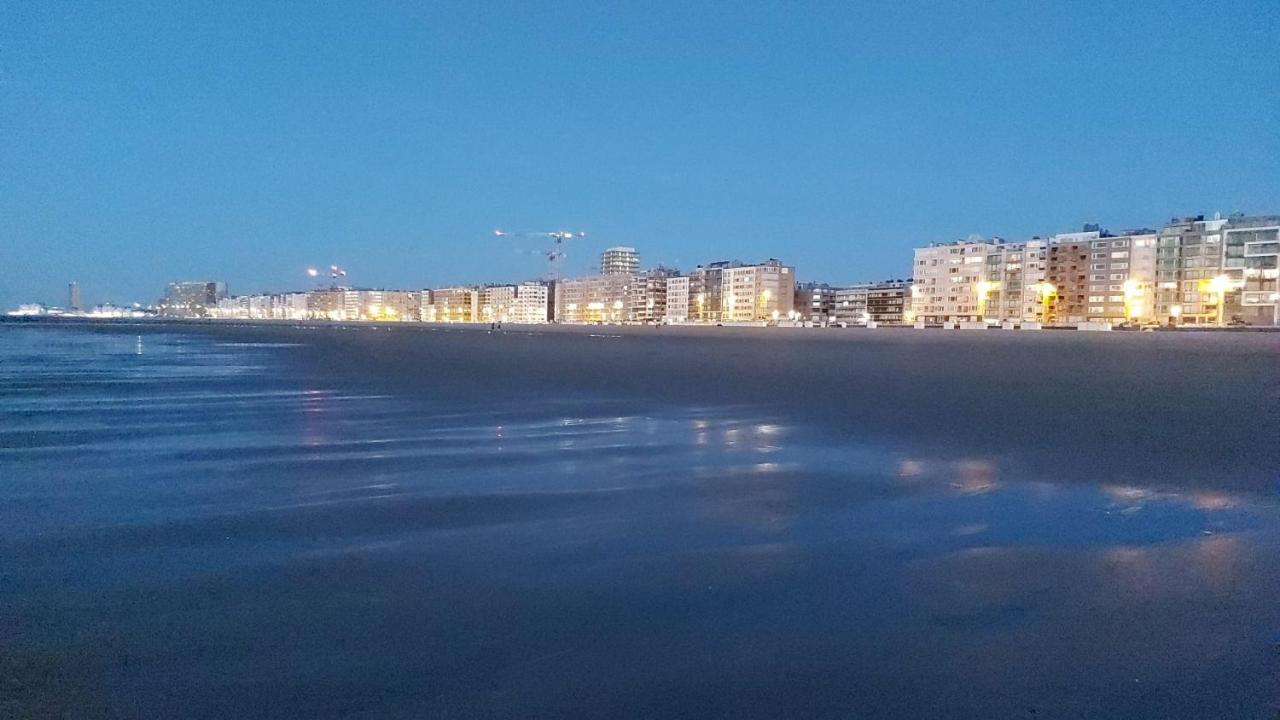 Appartement Met Zeezicht En Verwarmd Zwembad Oostende Eksteriør bilde