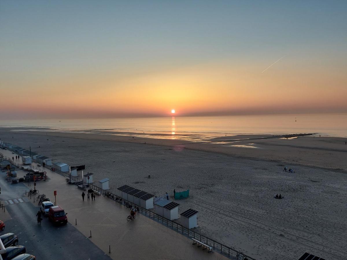 Appartement Met Zeezicht En Verwarmd Zwembad Oostende Eksteriør bilde