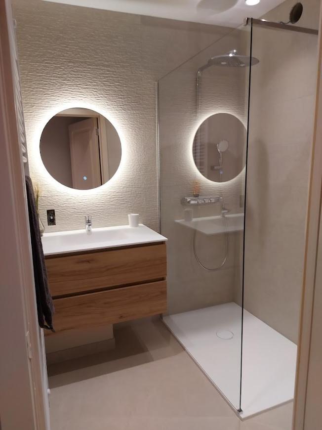 Appartement Met Zeezicht En Verwarmd Zwembad Oostende Eksteriør bilde